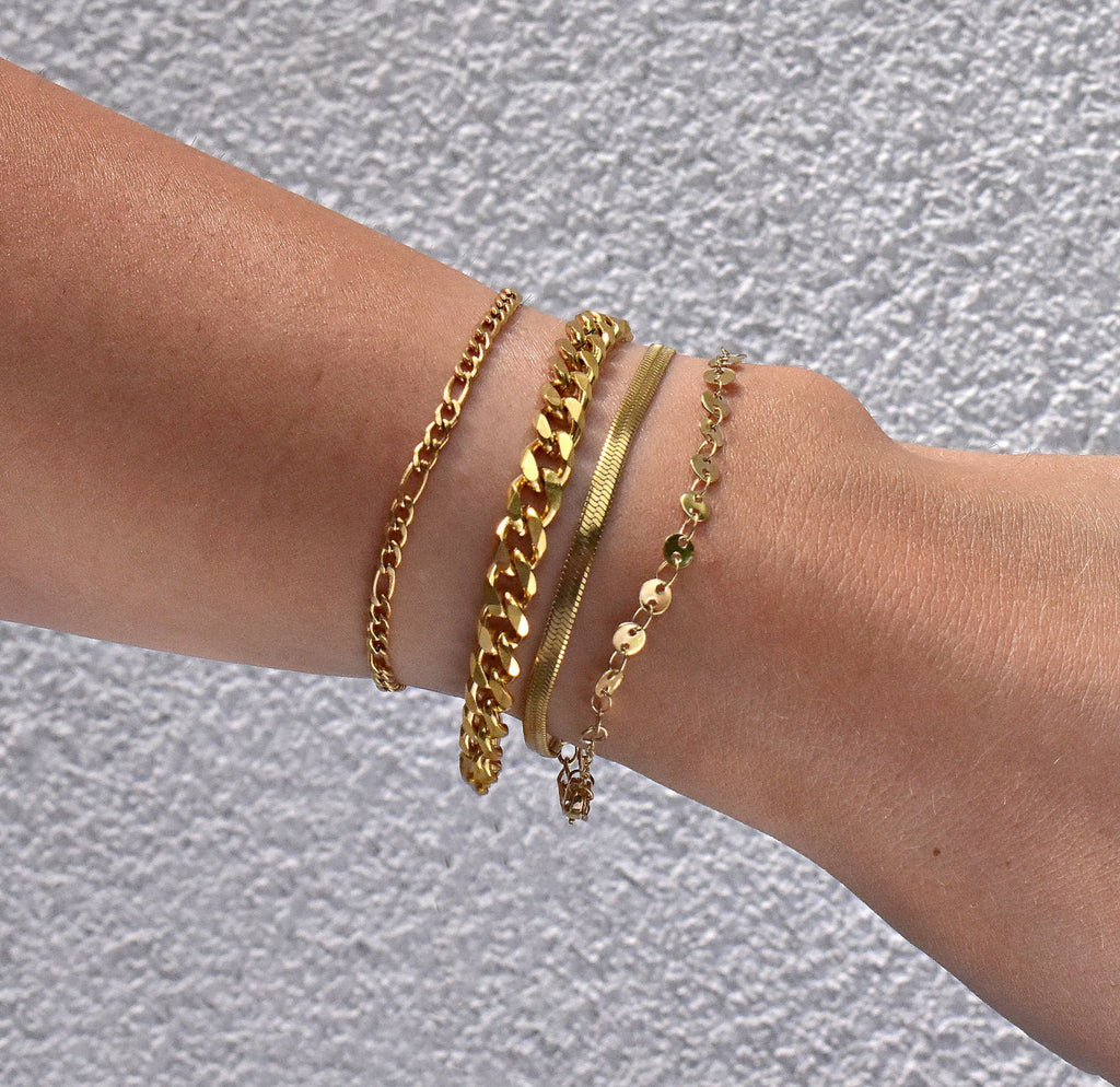BOBBI DAINTY GOLD FIGARO BRACELET