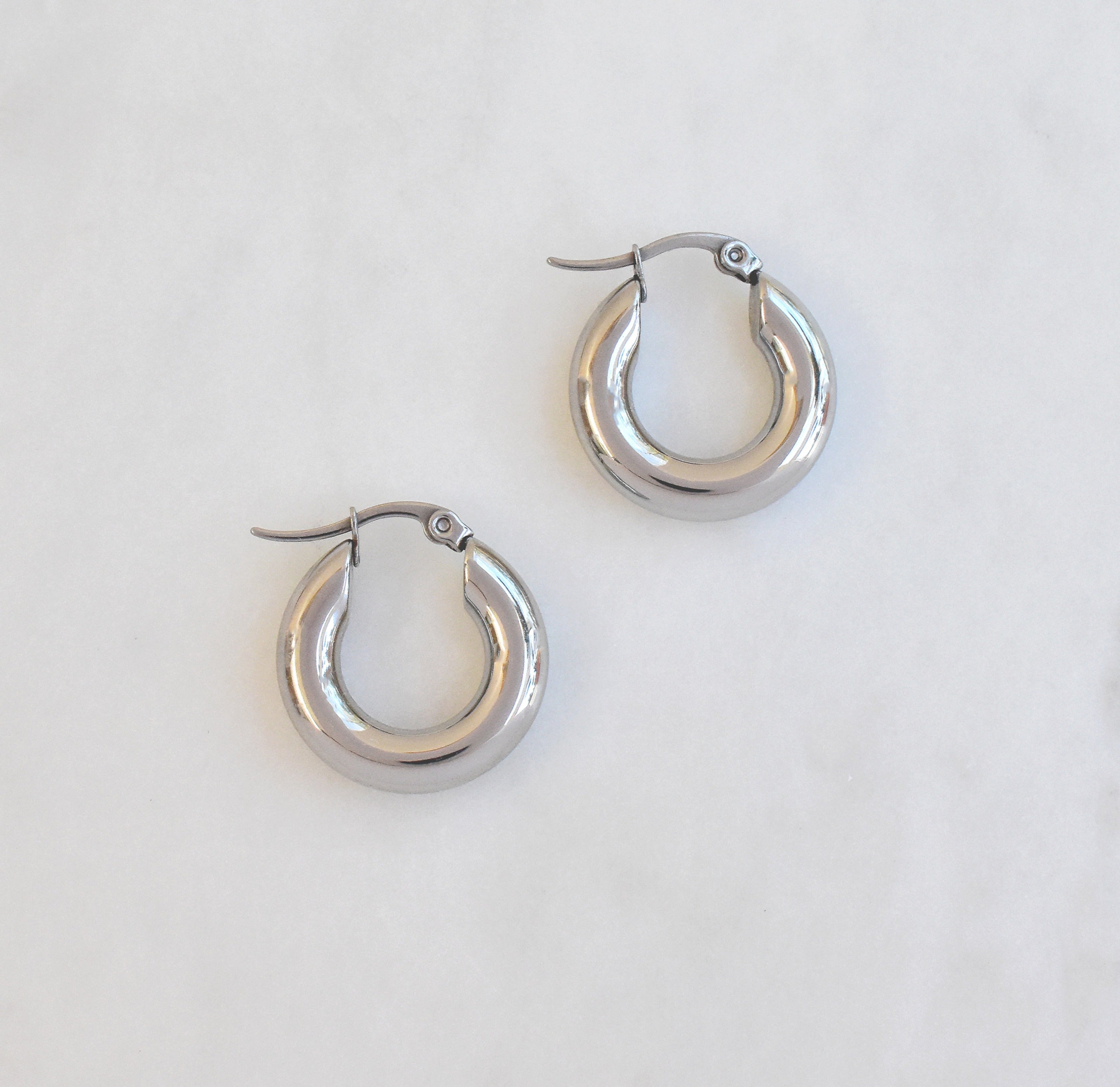 LUCY SMALL CHUNKY SILVER HOOP EARRINGS