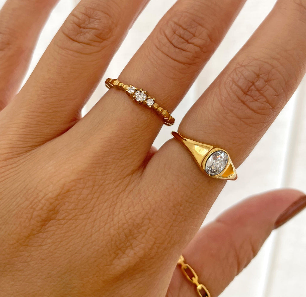 JEANIE GOLD OVAL SIGNET RING
