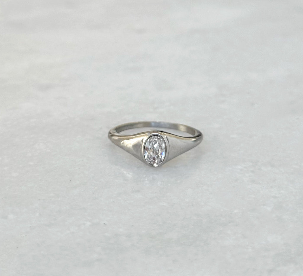 JEANIE SILVER OVAL SIGNET RING
